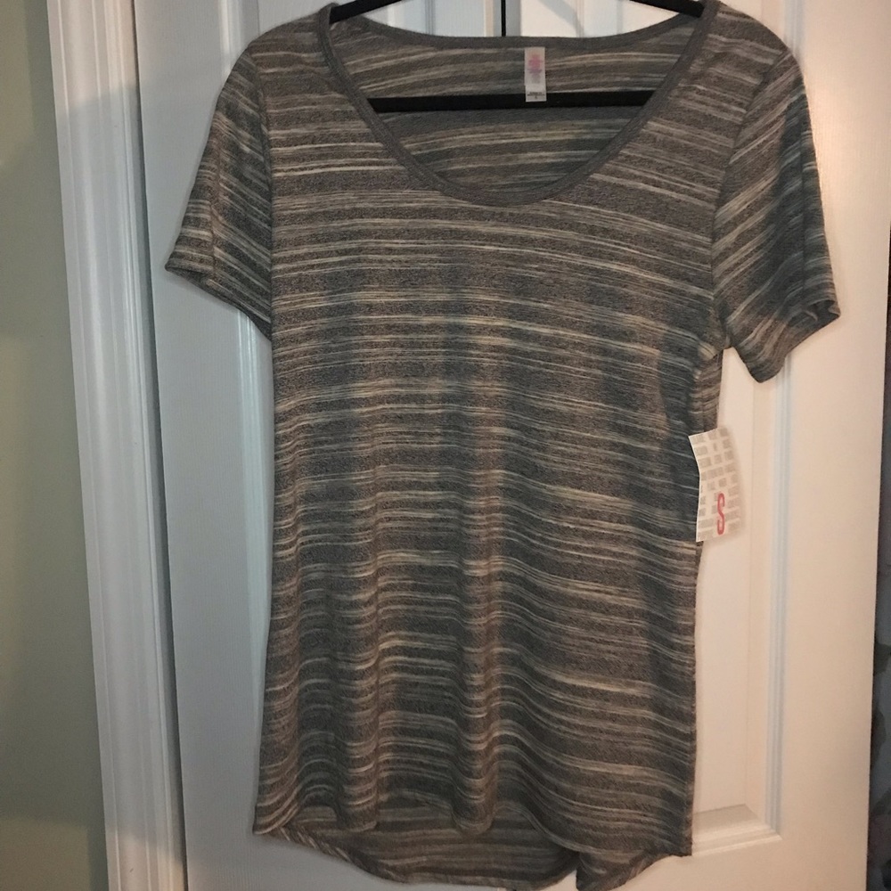 small LulaRoe classic tee NWT